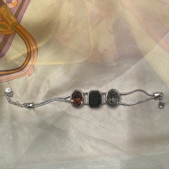 Swarovski lovely 3 piece bracelet with lobster clasp - Picture 4 of 5